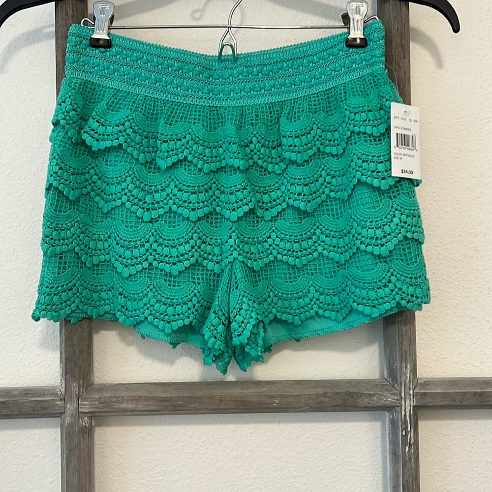 NEW Justify Shorts ( medium )